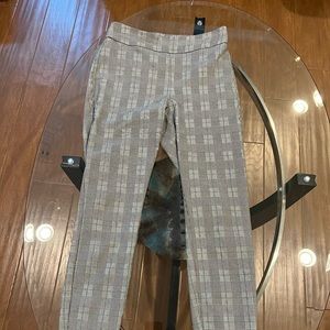 New York and Company 7th Avenue pull-on ankle pants size medium